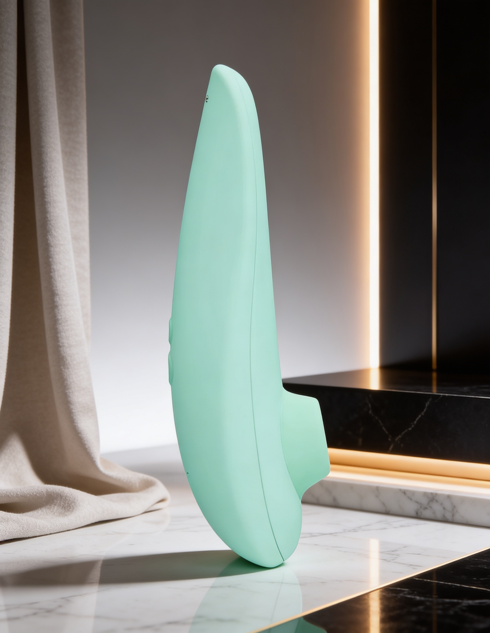 Womanizer x Marilyn Monroe Classic 2 Special Edition Pleasure Air Clitoral Stimulator Mint